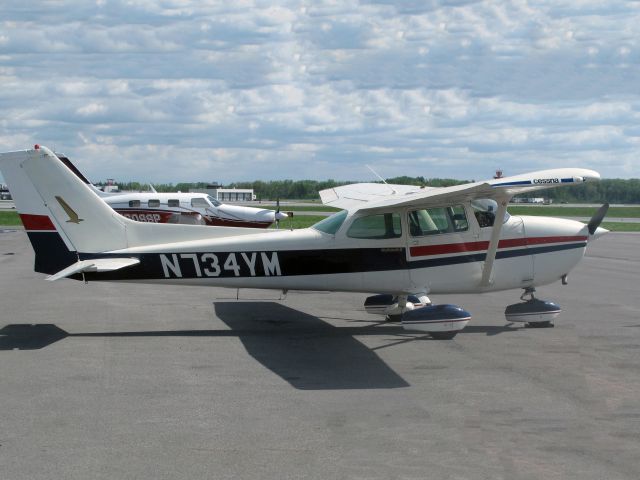 Cessna Skyhawk (N734YM)