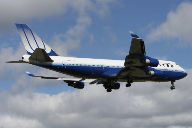 Boeing 747-400 (N182UA) - October 3, 2010 - Jumbo approached Chicago O’Hare 