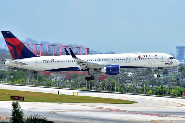 Boeing 757-200 (N694DL)