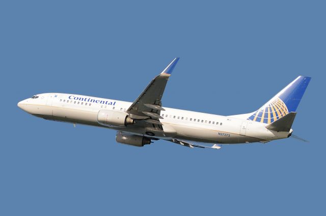 Boeing 737-800 (N37273) - Seen at KDCA on 4/29/2010.      a href=http://discussions.flightaware.com/profile.php?mode=viewprofile&u=269247  [ concord977 profile ]/a