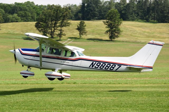 Cessna Skyhawk (N98887)