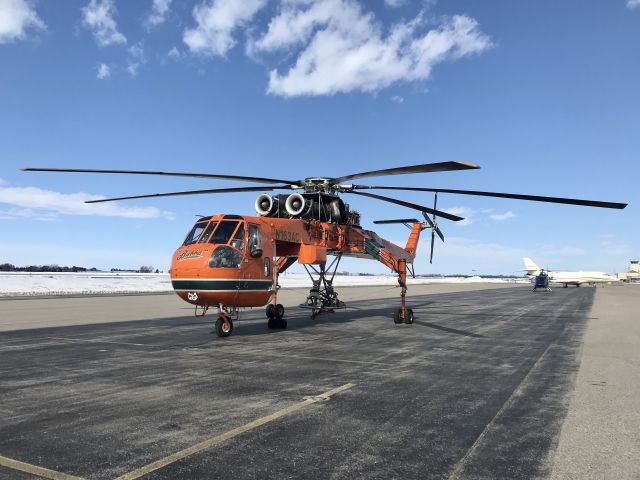 Sikorsky CH-54 Tarhe (N163AC) - Came in for a fuel stop and took 1,000 gallons.