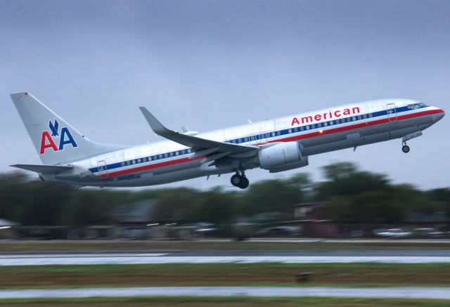 Boeing 737-800 (N921NN)