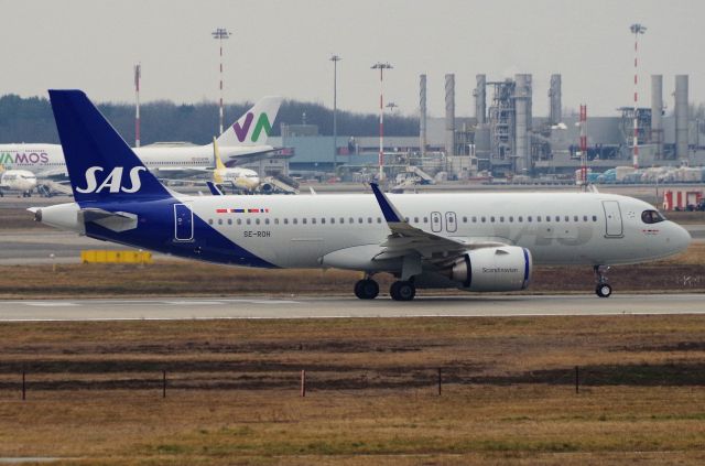 Airbus A320 (SE-ROH)