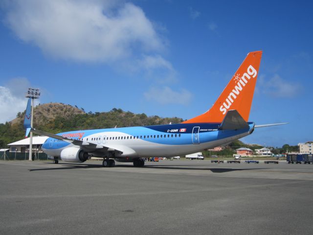 Boeing 737-800 (C-GQWM)