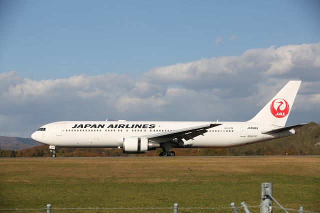 BOEING 767-300 (JA8988) - 29 October 2016:HND-HKD.