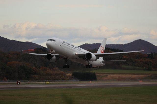 BOEING 767-300 (JA658J) - November 3rd 2020:HKD-HND.