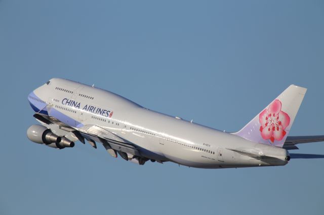 Boeing 747-400 (B-18210)