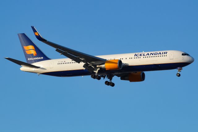 BOEING 767-300 (TF-ISW)
