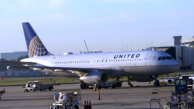 Airbus A320 (N479UA)