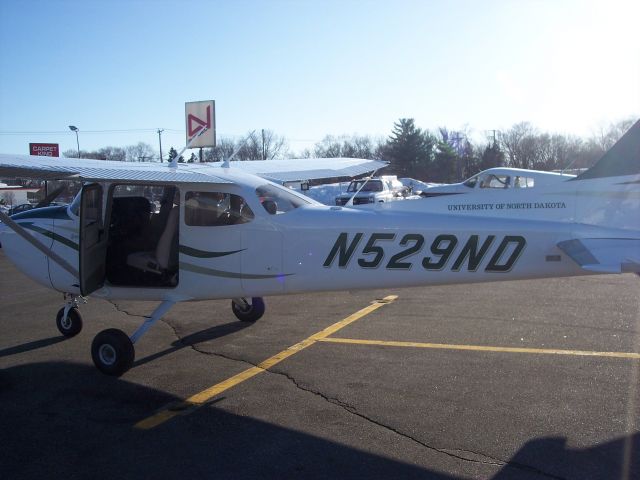 Cessna Skyhawk (N529ND)