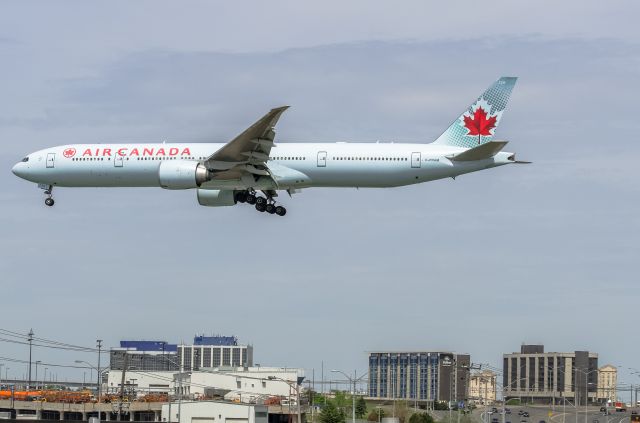 BOEING 777-300ER (C-FRAM) - Air Canada 77W C-FRAM