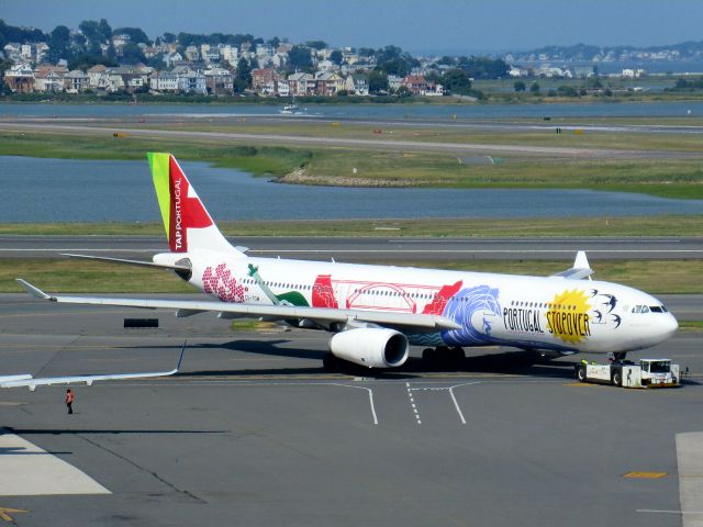 Airbus A330-300 (CS-TOW)