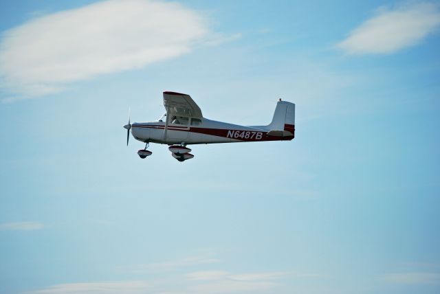 Cessna Skyhawk (N6487B)