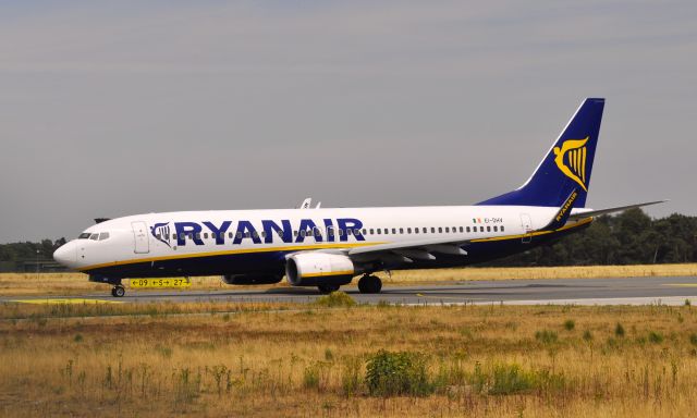 Boeing 737-800 (EI-DHV) - Ryanair Boeing 737-8AS(WL) EI-DHV in Düsseldorf Weeze Airport