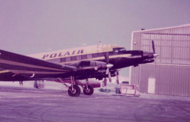 Douglas DC-3 —