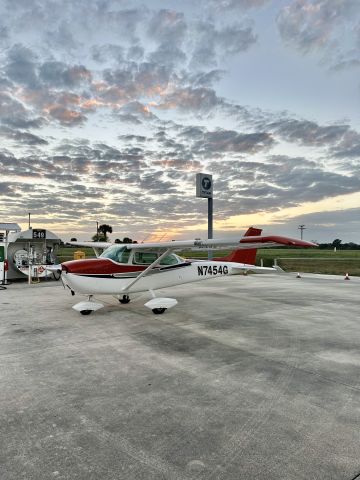 Cessna Skyhawk (N7454G)