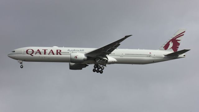 BOEING 777-300 (A7-BET)