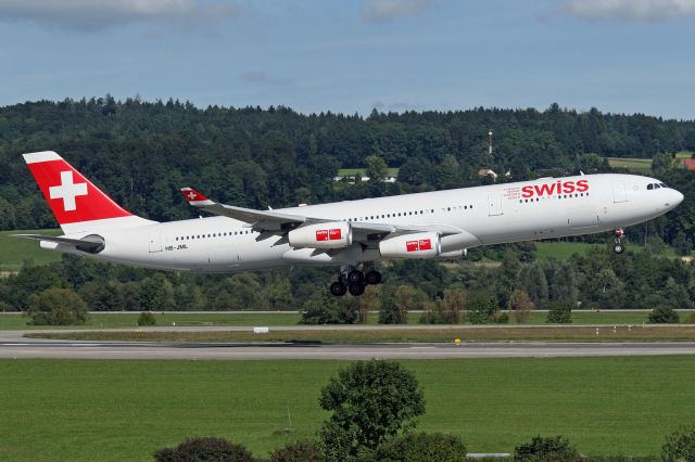 Airbus A340-300 (HB-JML)