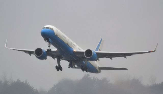 Boeing 757-200 (N80002) - lifting AT SNN