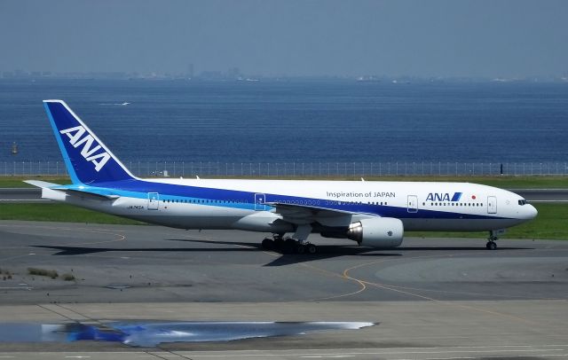 Boeing 777-200 (JA745A) - Taxing at HND.br /2016/06/10