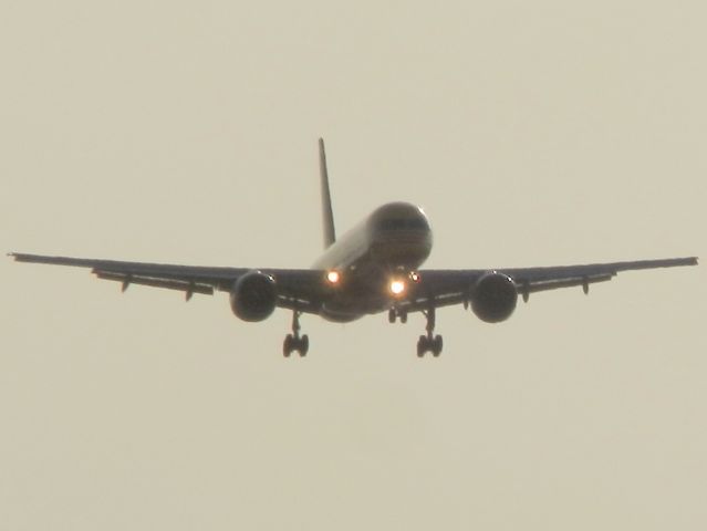 Boeing 757-200 (HP-1910DAE)