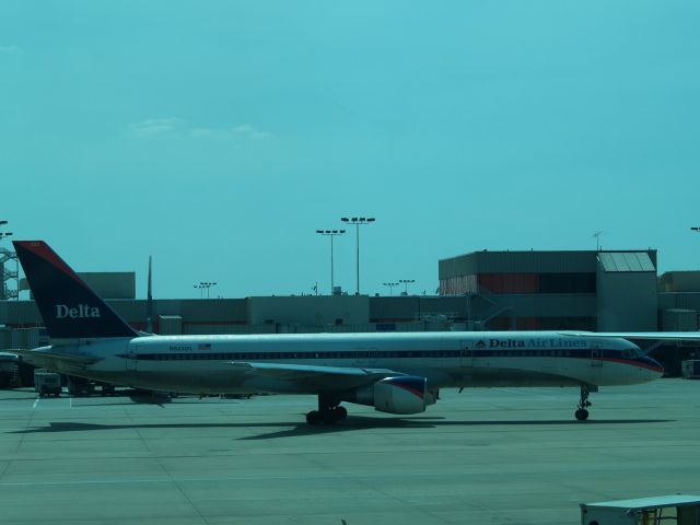 Boeing 757-200 (N623DL)