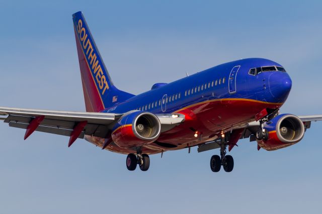 Boeing 737-700 —