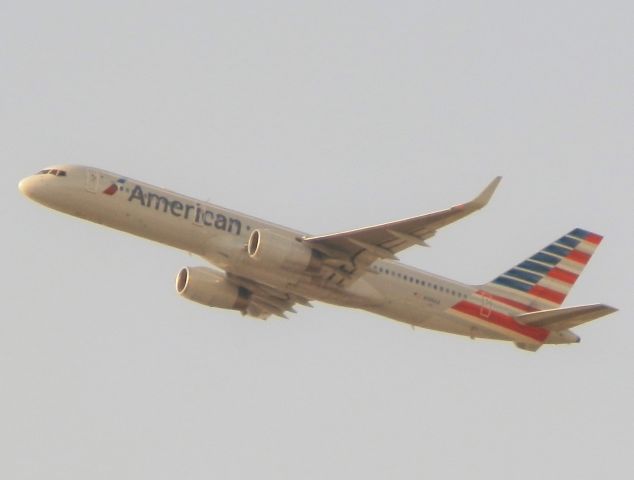 Boeing 757-200 (N198AA)