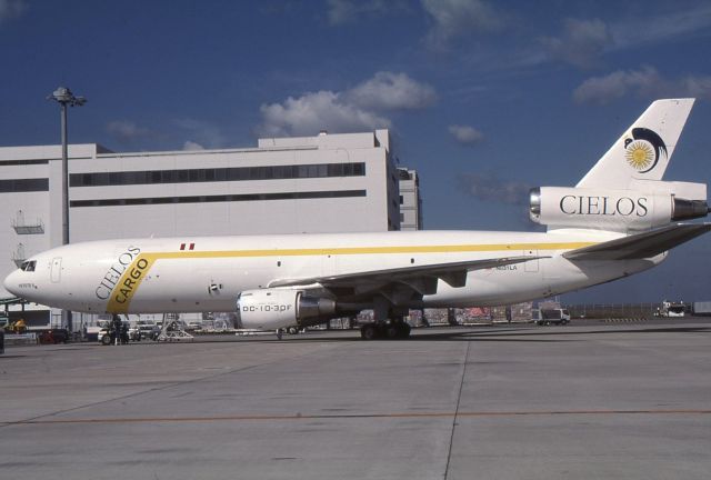 McDonnell Douglas DC-10 (N841LA)