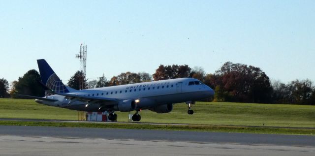Embraer 175 (N110SY) - Touching-down is this 2014 United Airlines Express Embraer 175LR in the Autumn of 2022.