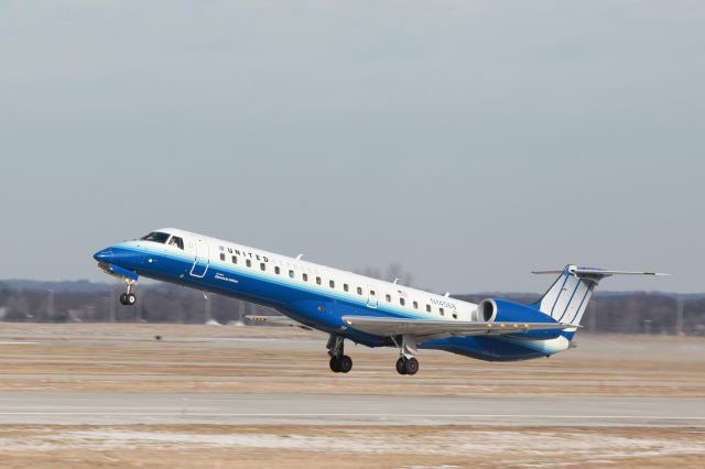 — — - United Take Off from Gerald R Ford International Airport.