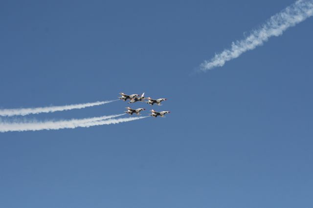 Lockheed F-16 Fighting Falcon — - 5 jets @ the crossroad!