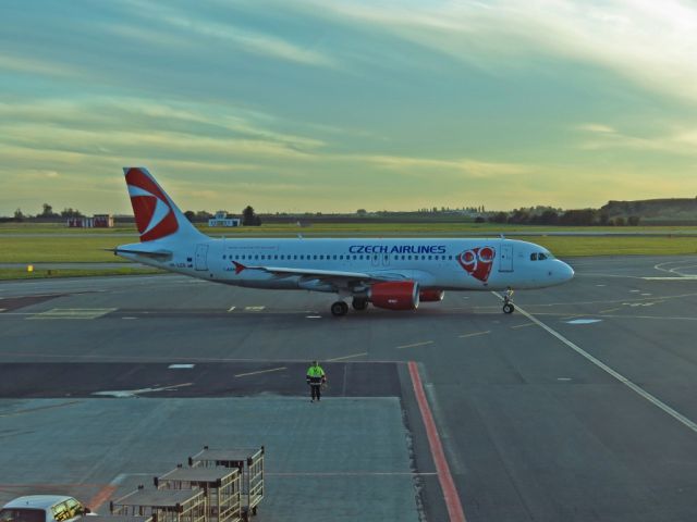 Airbus A320 (OK-LEG) - Late afternoon arrival.