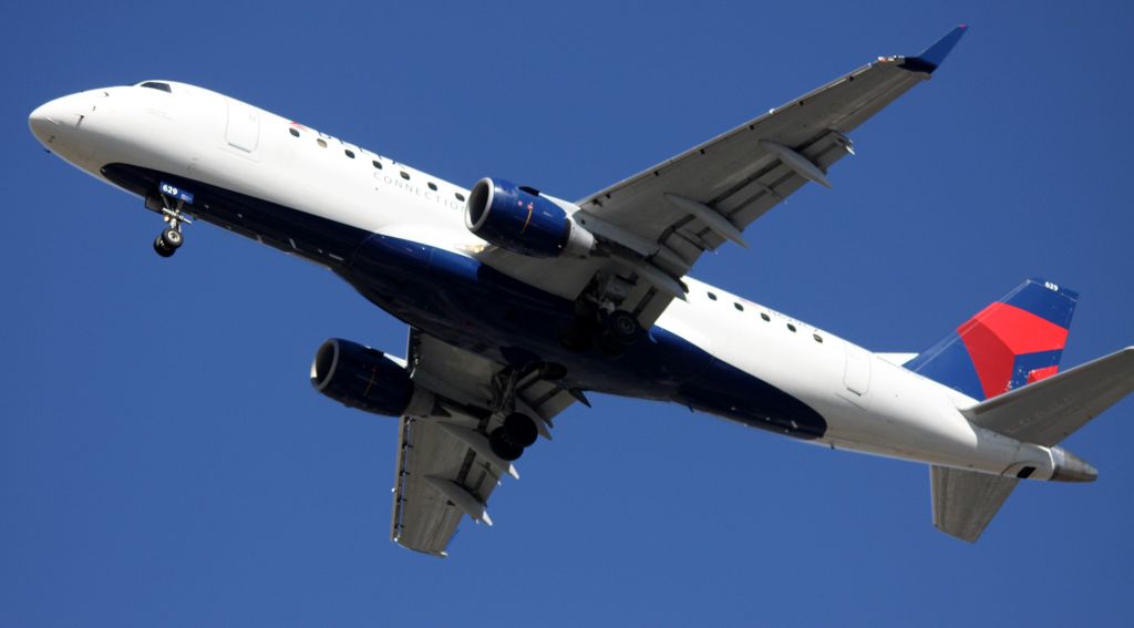 Embraer 170/175 (N629CZ) - On Final to 30L,  operating as Delta Connection  09-15-15