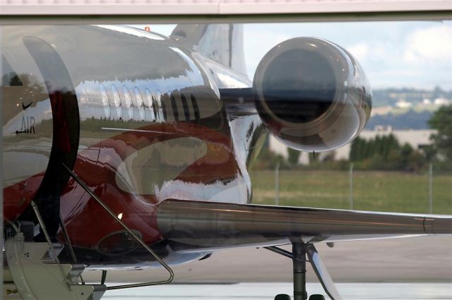 Dassault Falcon 2000 (N6453)