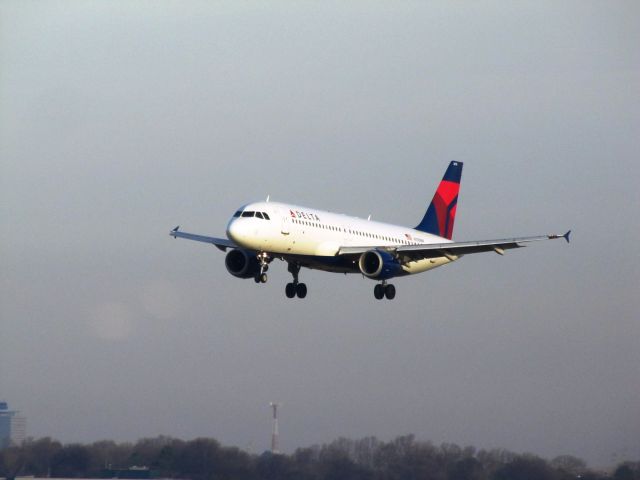 Airbus A320 (N310NW)