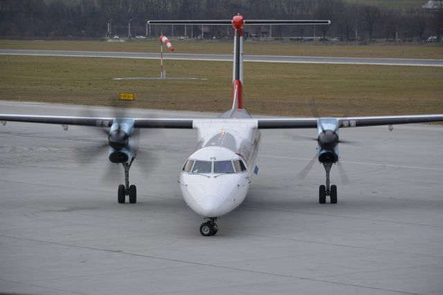 de Havilland Dash 8-400 (OE-LGD)