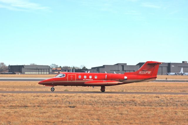 Learjet 25 (N25PW)