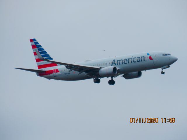 Boeing 737-800 (N883NN)