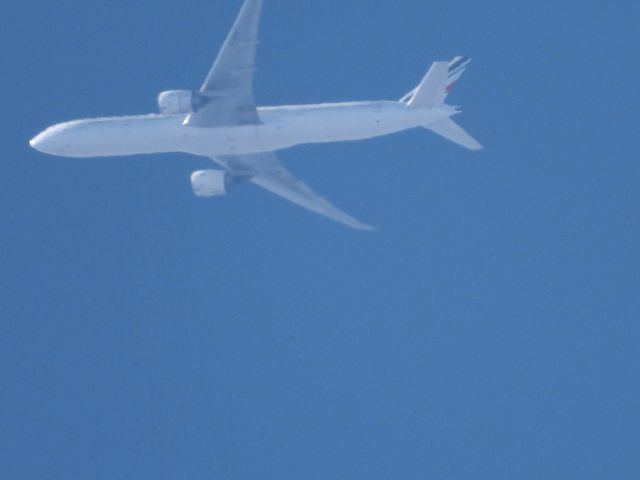 BOEING 777-300ER (F-GSQM)