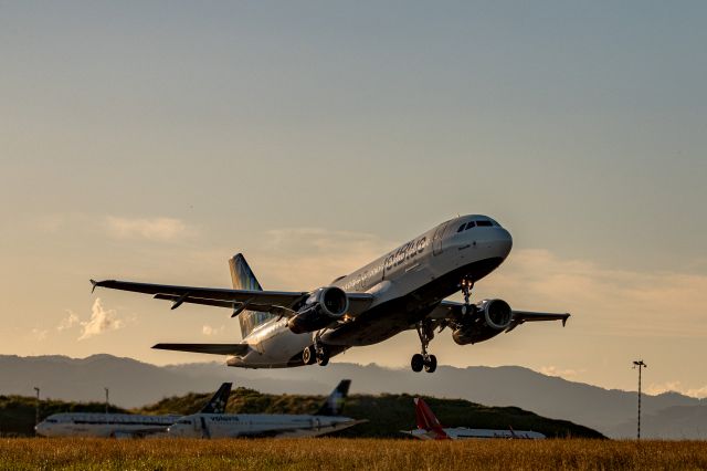 Airbus A320 (N583JB)