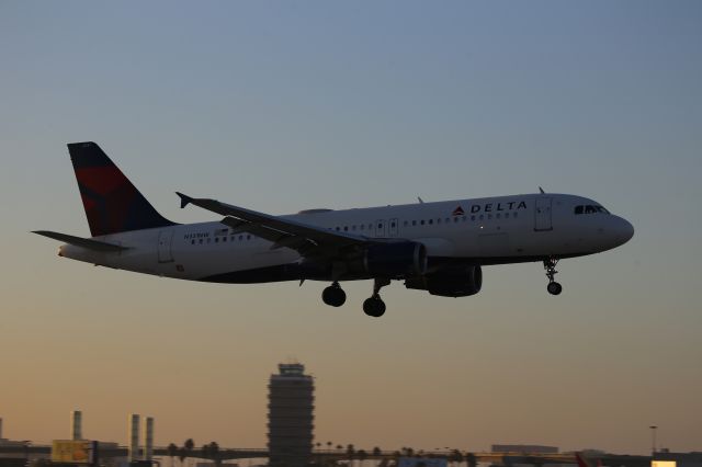 Airbus A320 (N331NW)