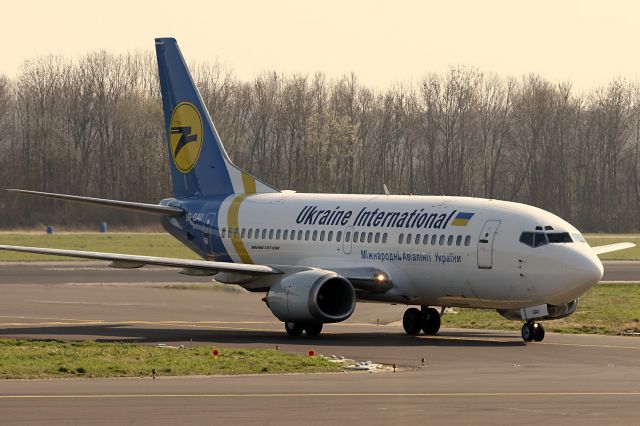 Boeing 737-500 (UR-GAU)