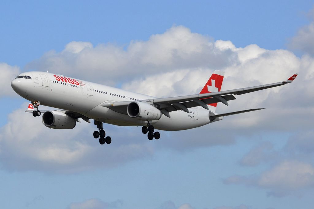 Airbus A330-300 (HB-JHD)