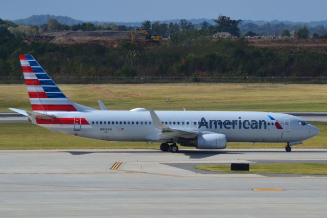 Boeing 737-800 (N935AN) - Taxiing to 18C at KCLT, destination KMSP - 10/26/19