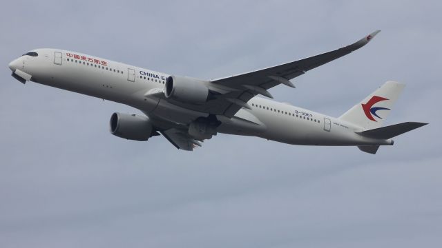 Airbus A350-900 —