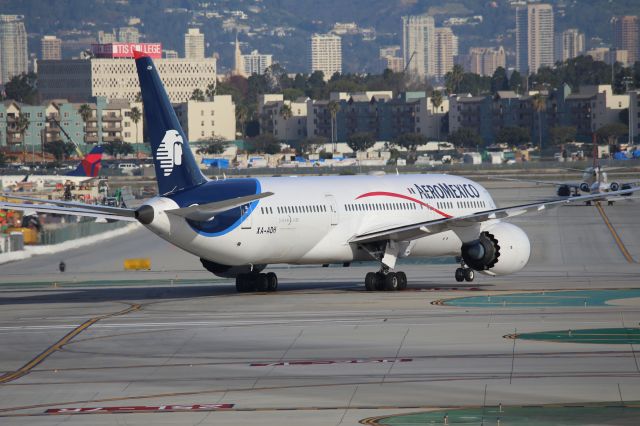 Boeing 787-9 Dreamliner (XA-ADH)