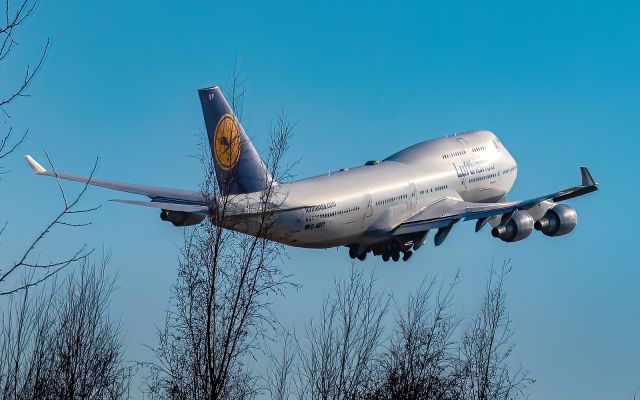 Boeing 747-400 (D-ABVY) - B747-430