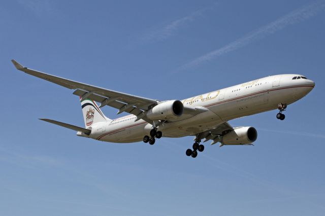 Airbus A330-300 (A6-AFB)
